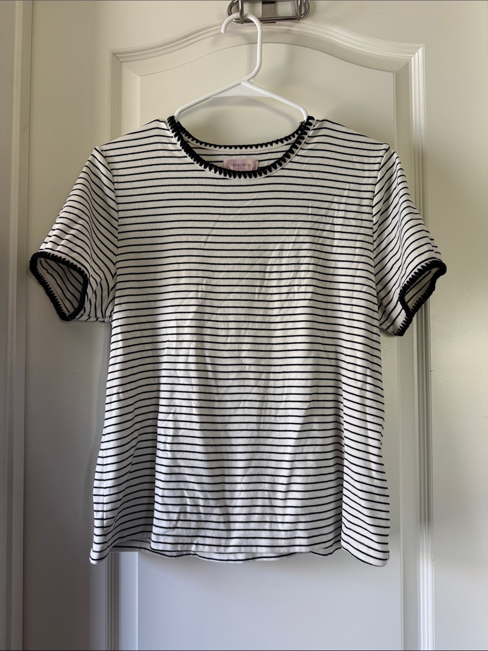 Striped Short Sleeve Tee with Scallop Trim - Black/White / D40